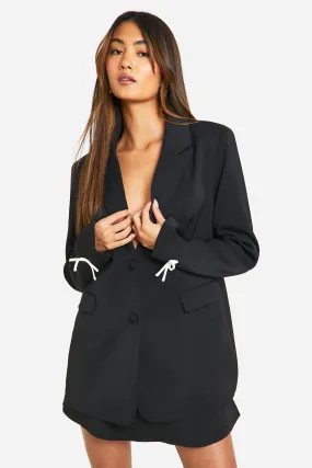 Blazer à nœud contrastant