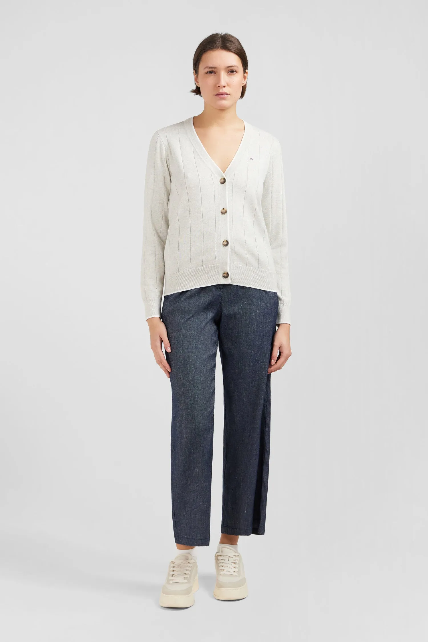 Cardigan boutonné gris en jeu de maille