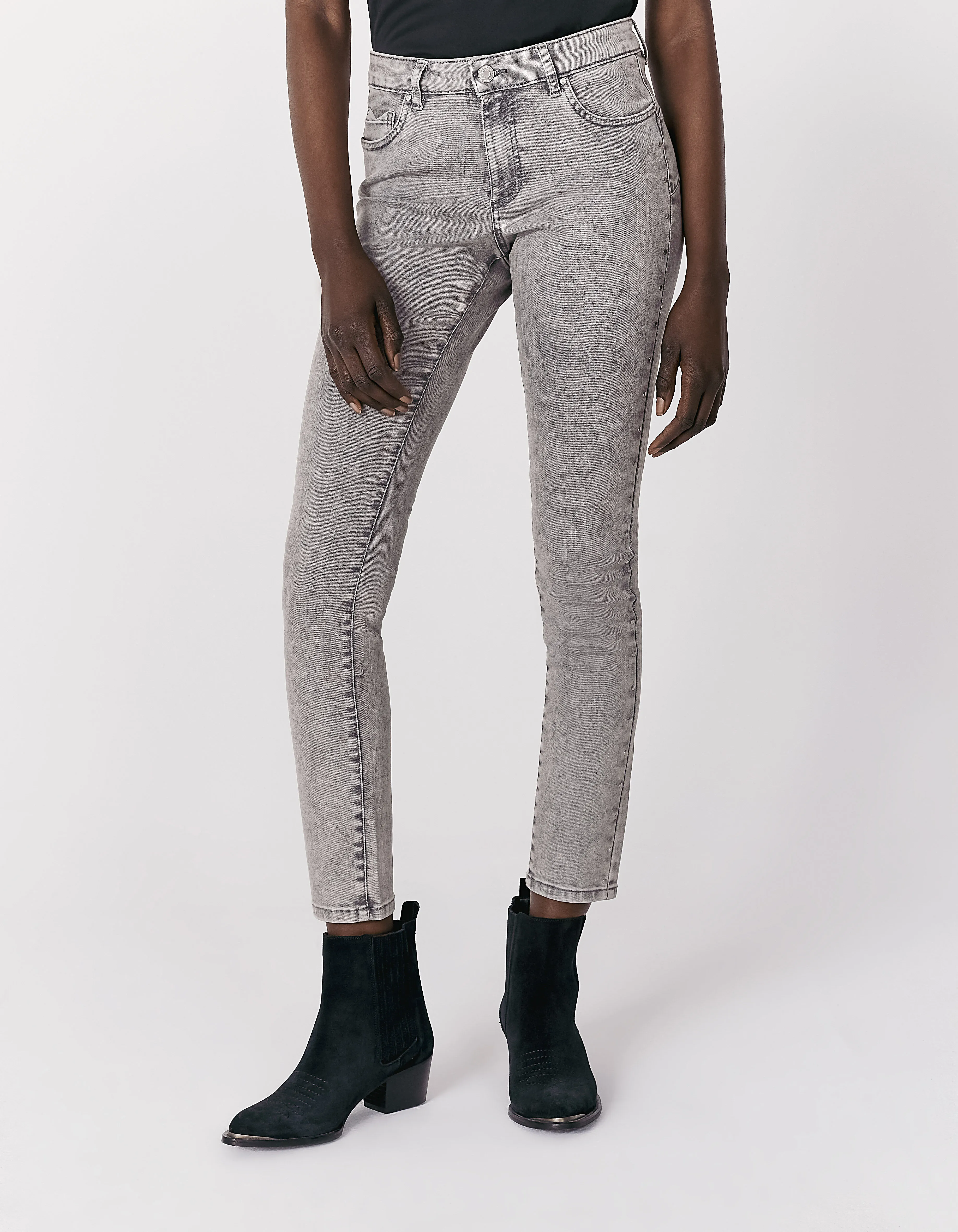 Jean slim 7/8ème taille mi-haute détails studs femme