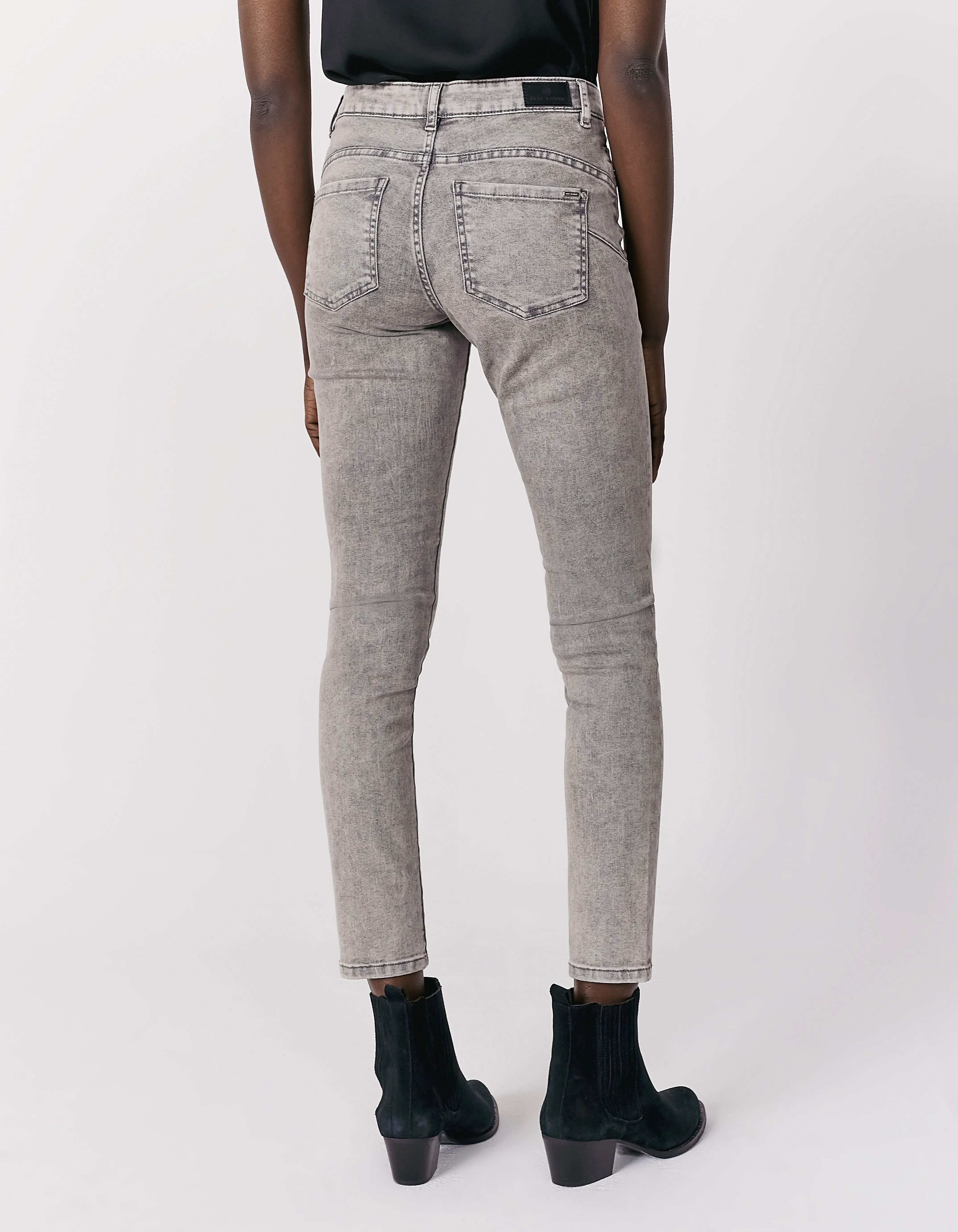 Jean slim 7/8ème taille mi-haute détails studs femme