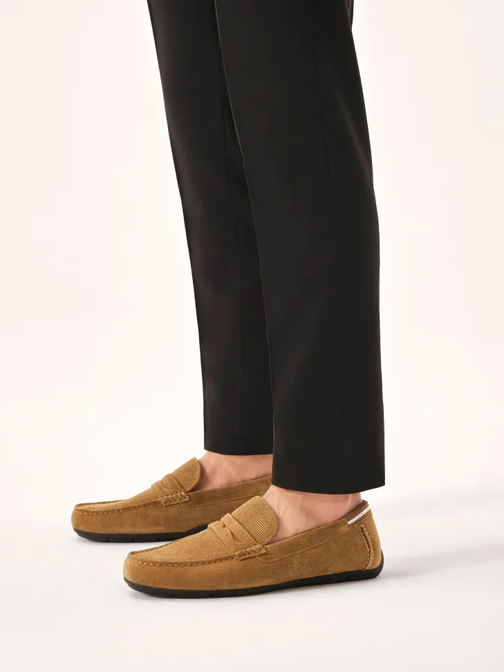 Mocassins en daim sur une semelle confortable