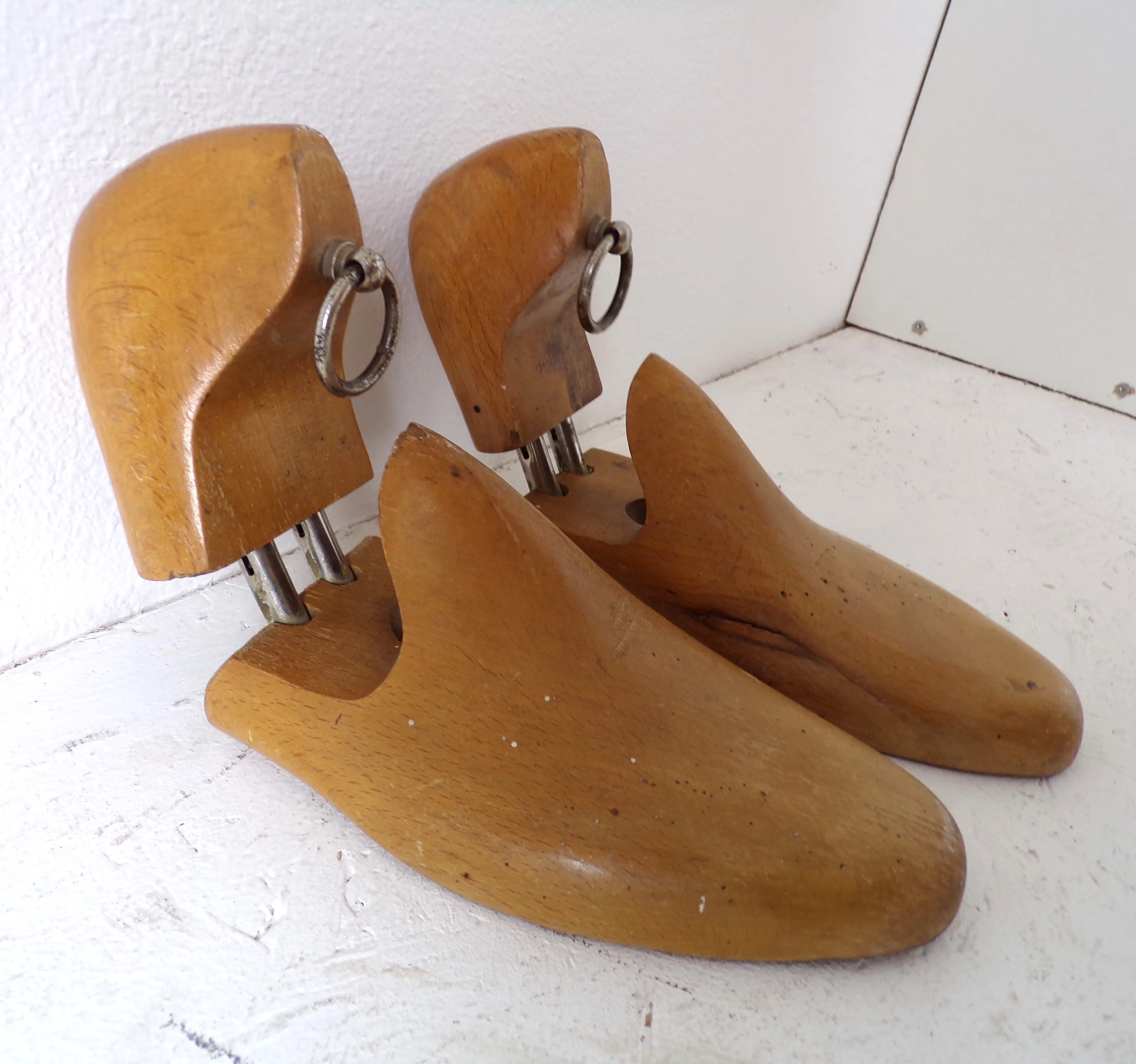 Paire d'anciens embauchoirs à chaussures 