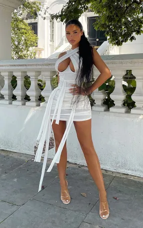 Shape Robe moulante blanche en mesh à liens autour du cou